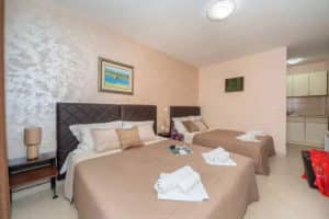 Privatni smeštaj LARA Canj