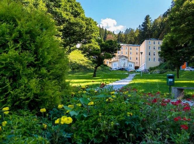 Hotel ZDRAVILIŠKI DVOR Rimske Terme