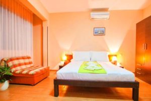 Privatni smeštaj AZUR Petrovac