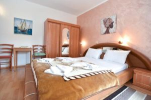 Privatni smeštaj FRANETA Budva