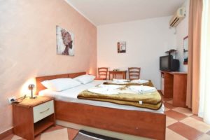 Privatni smeštaj FRANETA Budva