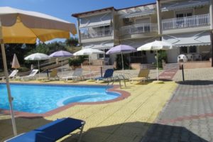 Vila AUGUSTOS Tripiti