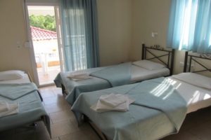 Vila AUGUSTOS Tripiti