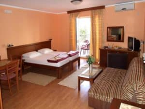 Privatni smeštaj OAZA Petrovac