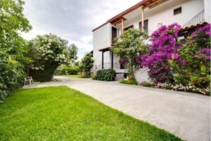 Vila JANIS RANIA Polihrono